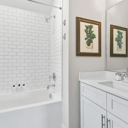 Modern Bliss With Garage By 12 South Restaurants And 2 Miles Broadway Holiday home Nashville
