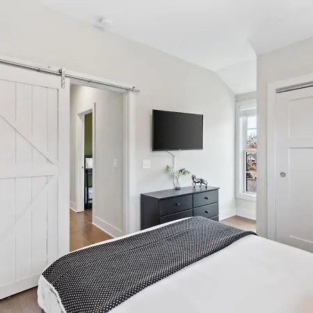 Modern Bliss With Garage By 12 South Restaurants And 2 Miles Broadway Nashville