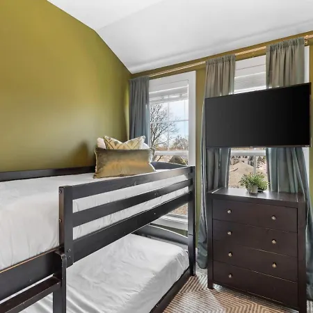 Modern Bliss With Garage By 12 South Restaurants And 2 Miles Broadway Holiday home Nashville
