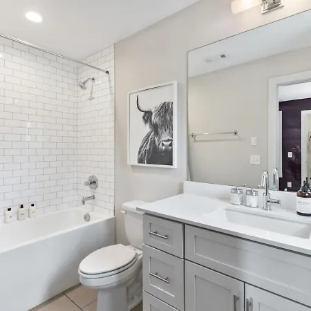 Modern Bliss With Garage By 12 South Restaurants And 2 Miles Broadway Holiday home