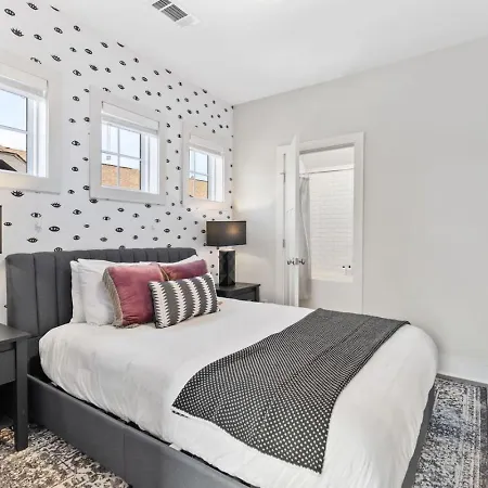 Holiday home Modern Bliss With Garage By 12 South Restaurants And 2 Miles Broadway Nashville
