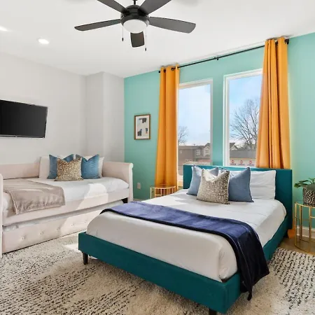 Upscale Townhome 3 Miles To Downtown With 2 Car Garage *