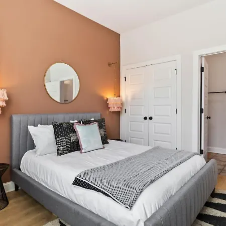 Upscale Townhome 3 Miles To Downtown With 2 Car Garage Nashville