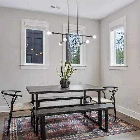 Luxe With Gated Parking Private Balcony And 4 Miles To Downtown *