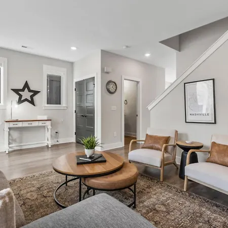 Luxe With Gated Parking Private Balcony And 4 Miles To Downtown * Nashville