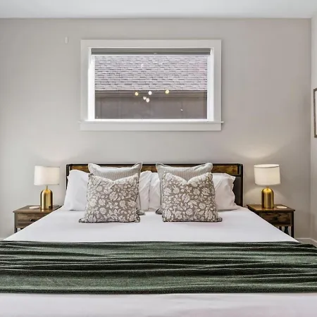 Luxe With Gated Parking Private Balcony And 4 Miles To Downtown * Nashville