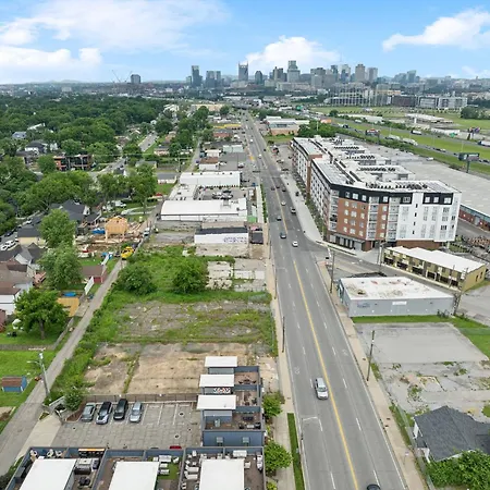 Modern 3-story Townhome W Rooftop & Views *