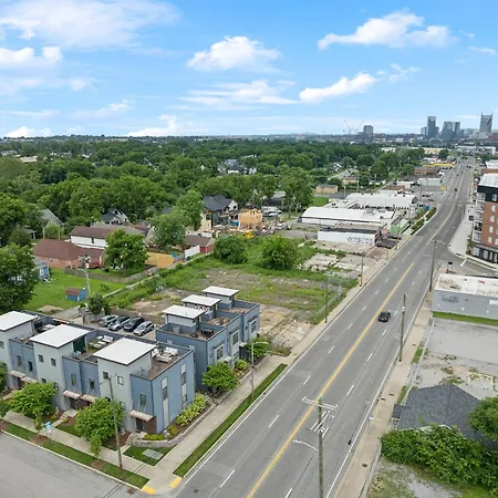 Modern 3-story Townhome W Rooftop & Views * Nashville
