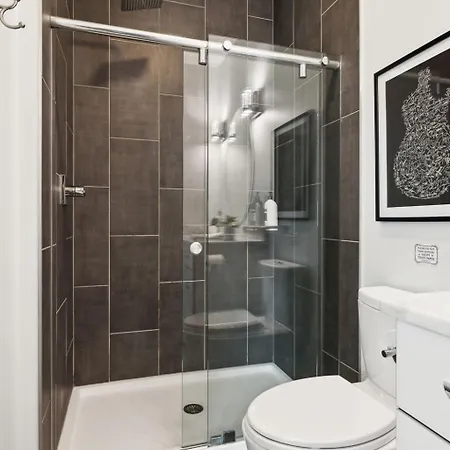 Modern 3-story Townhome W Rooftop & Views *