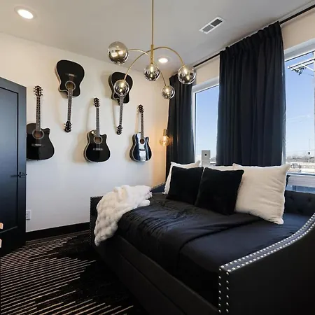 Holiday home New Iconic Duo 2 Homes & Rooftop Vibes Nashville