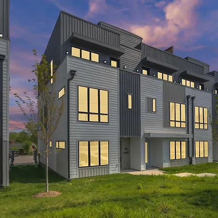 Holiday home New Iconic Duo 2 Homes & Rooftop Vibes Nashville
