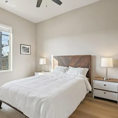 Apartment Luxury E Nash 1 Bed 1 Bath Rooftop Access Parking 30 Or Days By Skyrun *