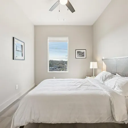 Apartment Luxury E Nash 1 Bed 1 Bath Rooftop Access Parking 30 Or Days By Skyrun *