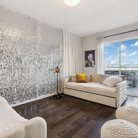 Country Music Themed Goodrich Ave By Skyrun