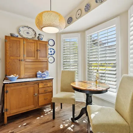Charming Vintage 3 Bedroom Townhome 30 Or Days By Skyrun *