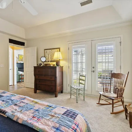 Charming Vintage 3 Bedroom Townhome 30 Or Days By Skyrun
