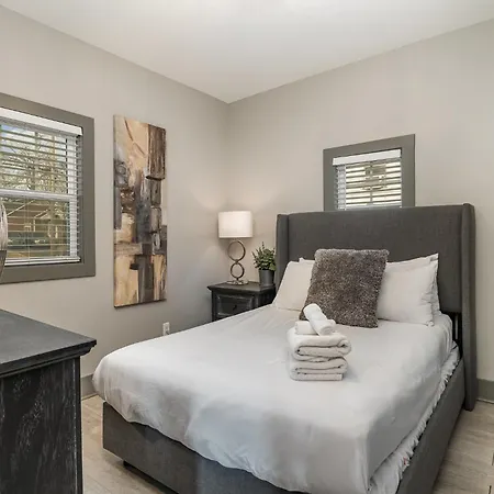- 1821 Pearl St Holiday home