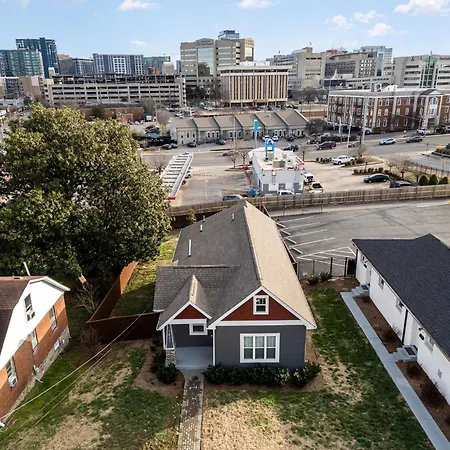 - 1821 Pearl St