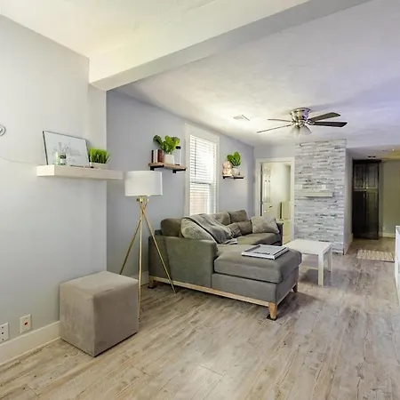 The Little Blue Haus - Two Miles To Broadway Holiday home *