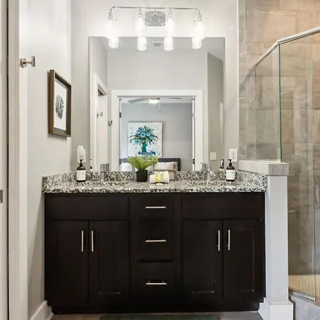 Spacious 3-story Townhome W Rooftop & Views * Nashville