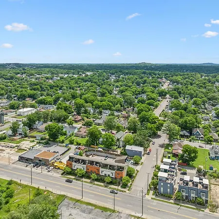 Spacious 3-story Townhome W Rooftop & Views