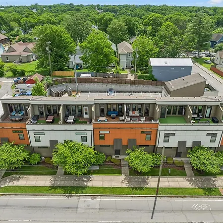Spacious 3-story Townhome W Rooftop & Views Nashville