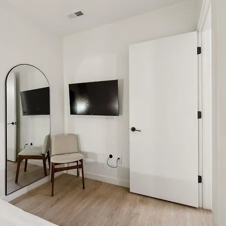 Apartment Skyline Nights Downtown Nash W/ Views, Pool, Gym *