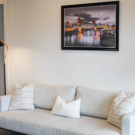 Skyline Nights Downtown Nash W/ Views, Pool, Gym *