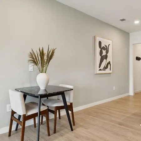 Skyline Nights Downtown Nash W/ Views, Pool, Gym *