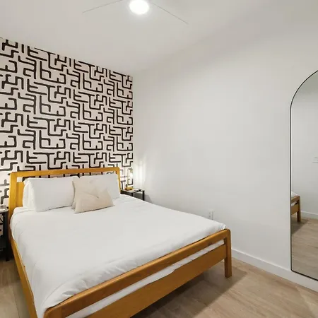 Skyline Nights Downtown Nash W/ Views, Pool, Gym Apartment Nashville