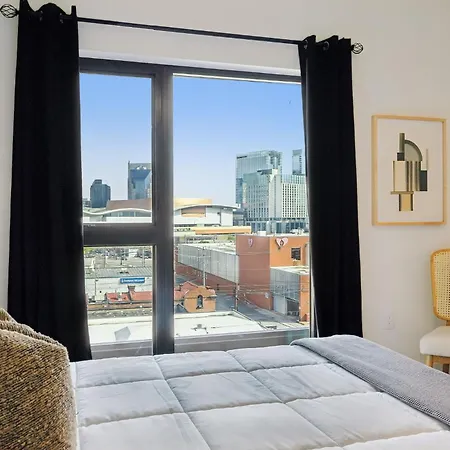 Skyline Nights Downtown Nash W/ Views, Pool, Gym *
