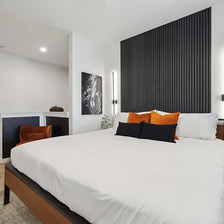 Beverly Nash Downtown, Incredible Skyline Views, Walk To Broadway! Holiday home Nashville