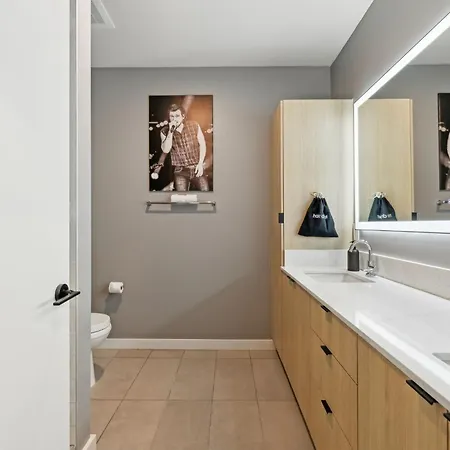 Walk To Broadway From Whiskey Glasses, Bach Party Approved With Pool And Gym Nashville