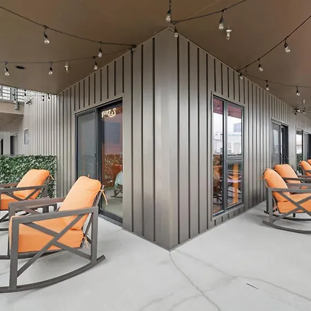 Apartment Walk To Broadway From Whiskey Glasses, Bach Party Approved With Pool And Gym *