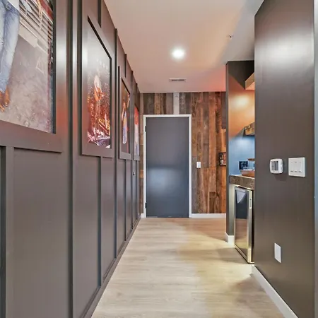 Walk To Broadway From Whiskey Glasses, Bach Party Approved With Pool And Gym Apartment