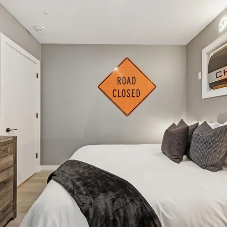 Apartment Walk To Broadway From Whiskey Glasses, Bach Party Approved With Pool And Gym