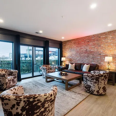 Walk To Broadway From Whiskey Glasses, Bach Party Approved With Pool And Gym * Nashville