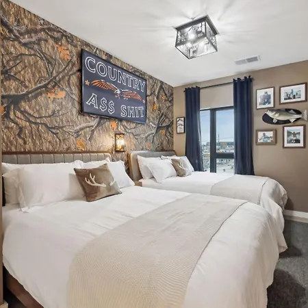 Walk To Broadway From Whiskey Glasses, Bach Party Approved With Pool And Gym Apartment *