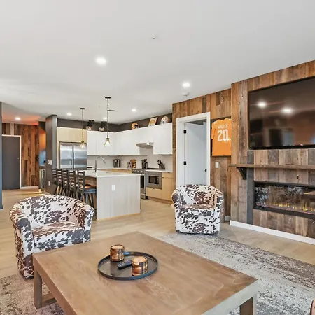 Apartment Walk To Broadway From Whiskey Glasses, Bach Party Approved With Pool And Gym Nashville