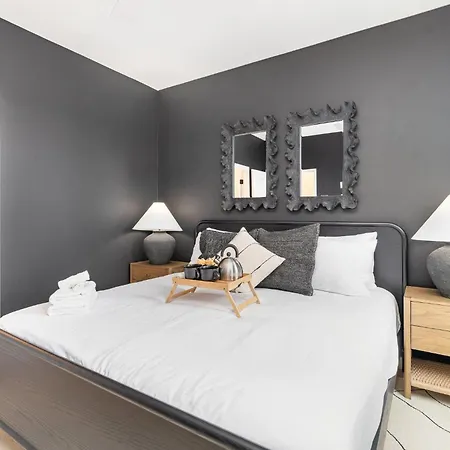 Trillium-3 Unit Combo-private Decks-near Broadway Holiday home *
