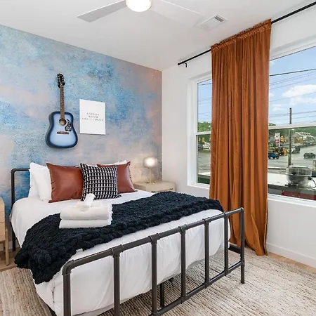 Trillium-3 Unit Combo-private Decks-near Broadway Holiday home Nashville