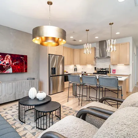 Trillium-3 Unit Combo-private Decks-near Broadway Holiday home Nashville
