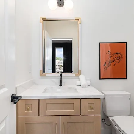 Round-up - Private Deck/hot Tub - 7 Mins Broadway *