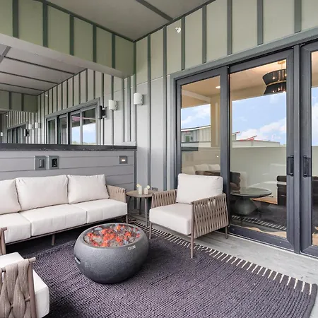 Holiday home Round-up - Private Deck/hot Tub - 7 Mins Broadway Nashville