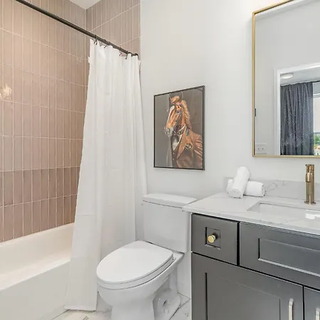 Holiday home Rodeo-rooftop Patio-skyline Views-near Broadway *