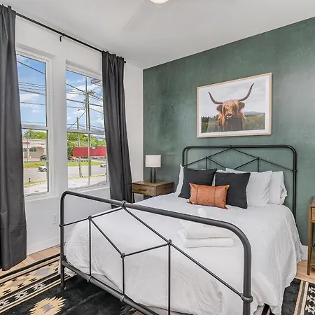 Holiday home Rodeo-rooftop Patio-skyline Views-near Broadway *