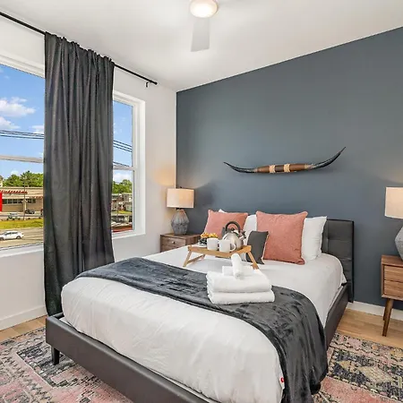 Holiday home Rodeo-rooftop Patio-skyline Views-near Broadway *