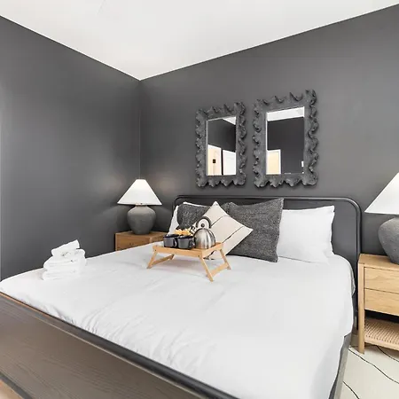 Quadra-4 Unit Combo-rooftop Decks-mins To Broadway Holiday home