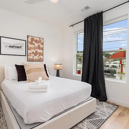 Quadra-4 Unit Combo-rooftop Decks-mins To Broadway Holiday home