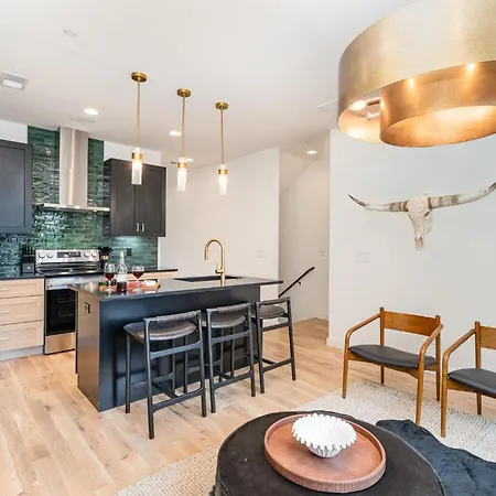 Holiday home Quadra-4 Unit Combo-rooftop Decks-mins To Broadway Nashville